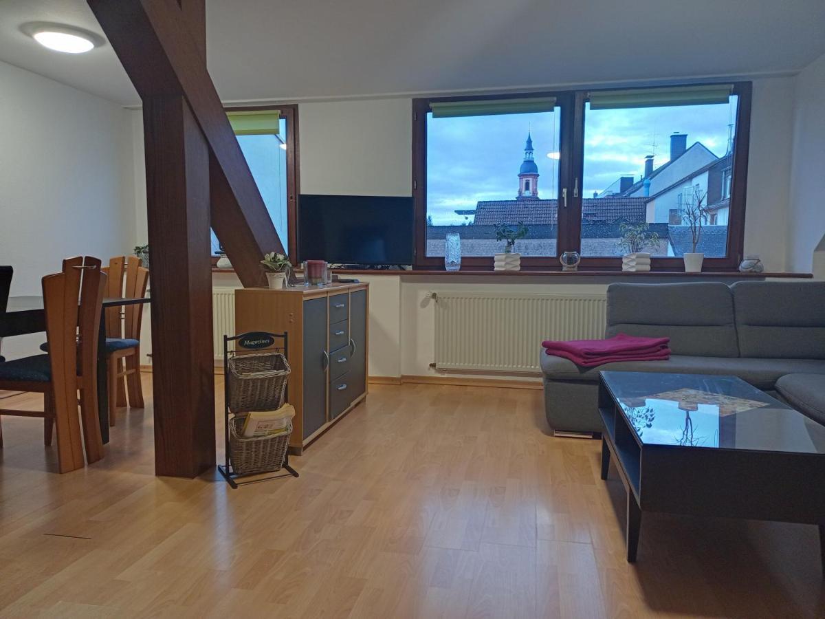 Zentrale Ferienwohnung Mit Blick Auf Die Paulinskirche Treviri Esterno foto