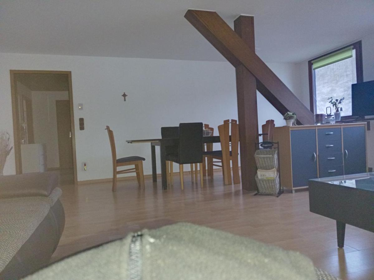 Zentrale Ferienwohnung Mit Blick Auf Die Paulinskirche Treviri Esterno foto